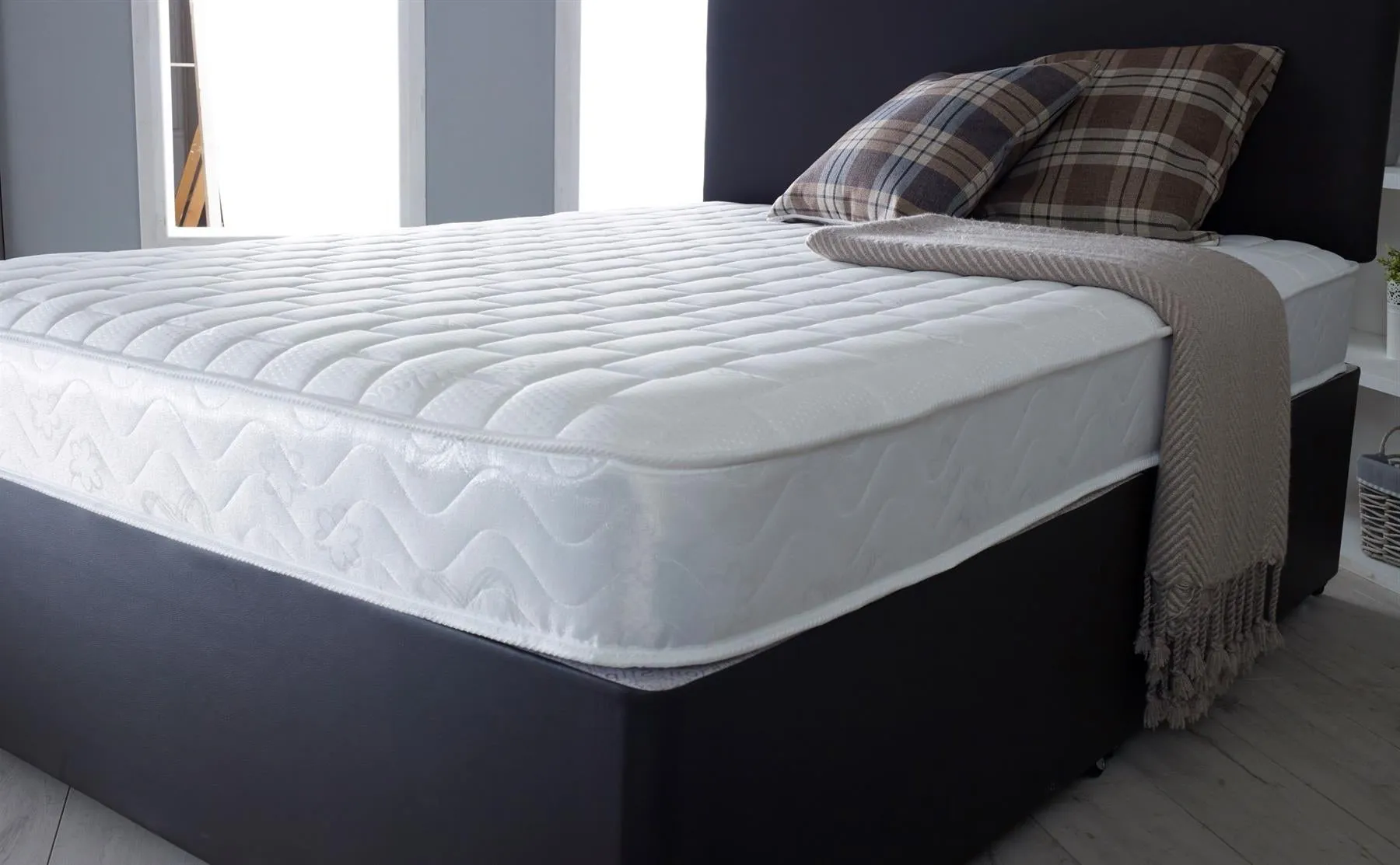 Starlight Beds™ Value Range 7" Deep Deluxe Finish Sleeping Surface Memory Foam with Spring White Mattress